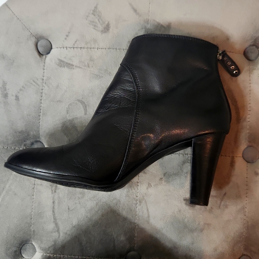 Women size 10M 3 inch heel boots